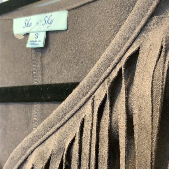 Grey fringe vest - Picture 3 of 3